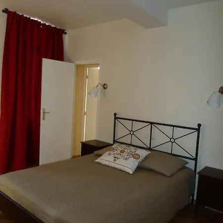 Le Luxembourg Hotel 2*
